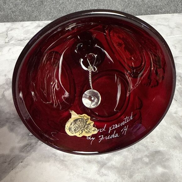 Beautiful Vintage Fenton Ruby Red Hand Painted Glass Bell Signed Freda 6.5” - Picture 5 of 5